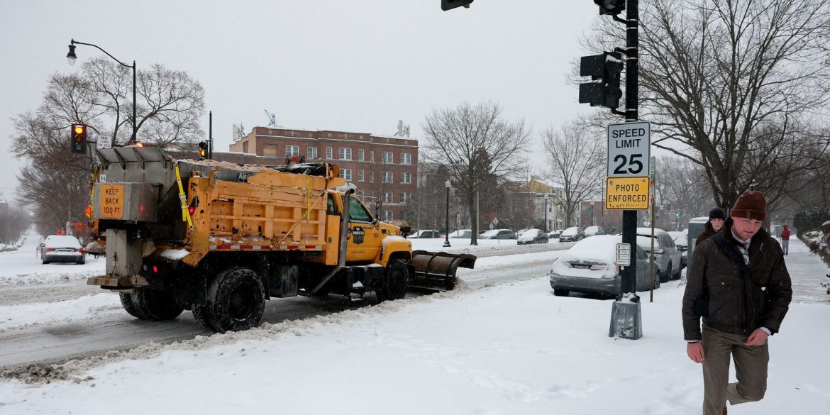 eua:-tempestade-deixa-670-mil-sem-energia-e-cancela-milhares-de-voos