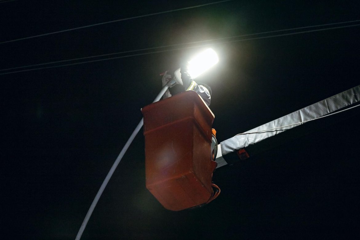 lauro:-prefeitura-da-ordem-de-servico-para-nova-etapa-do-programa-banho-de-luz-em-ipitanga-nesta-quarta