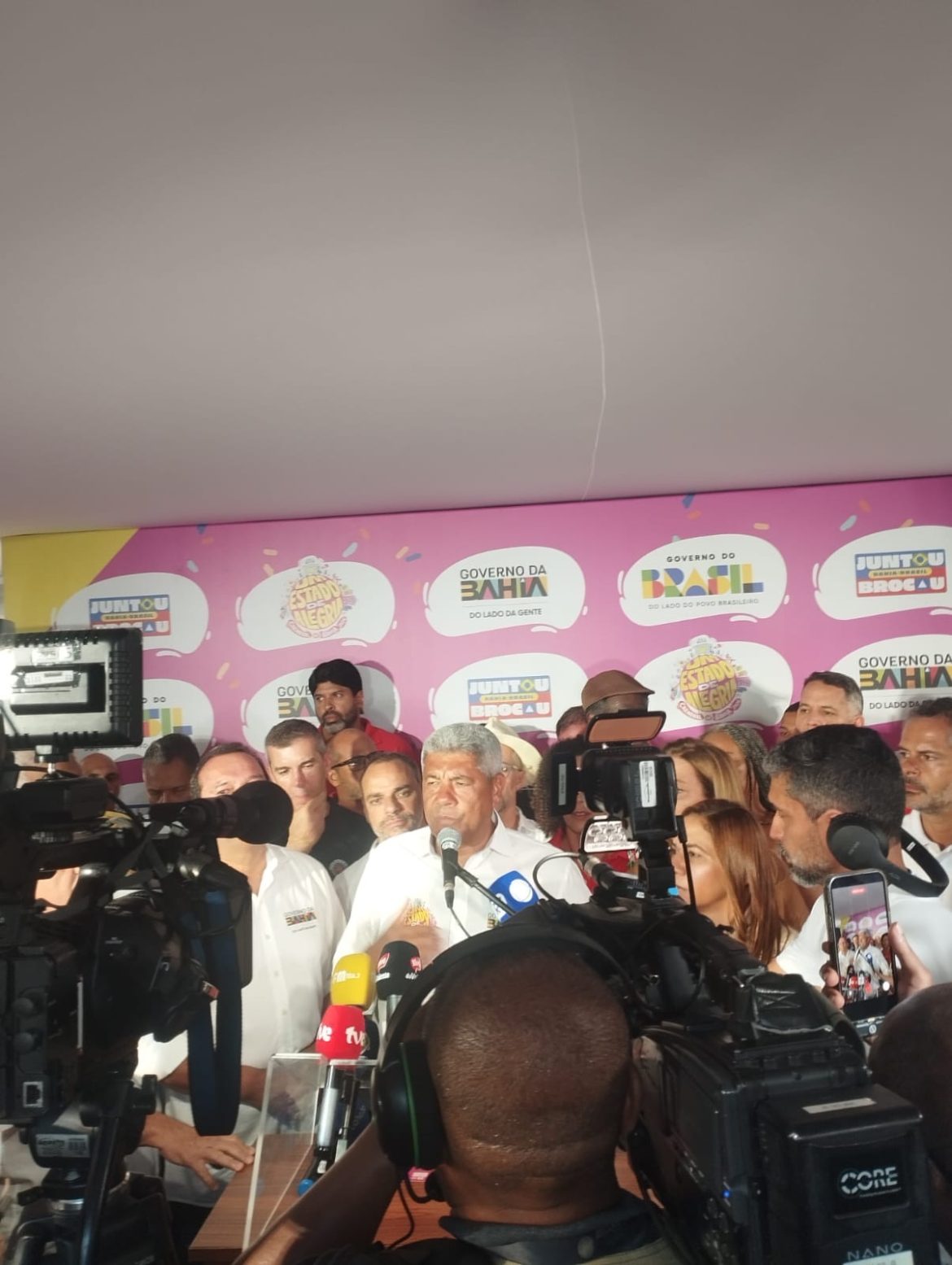 jeronimo-anuncia-parceria-com-india-e-coreia-para-produzir-medicamentos-contra-o-cancer-na-bahia