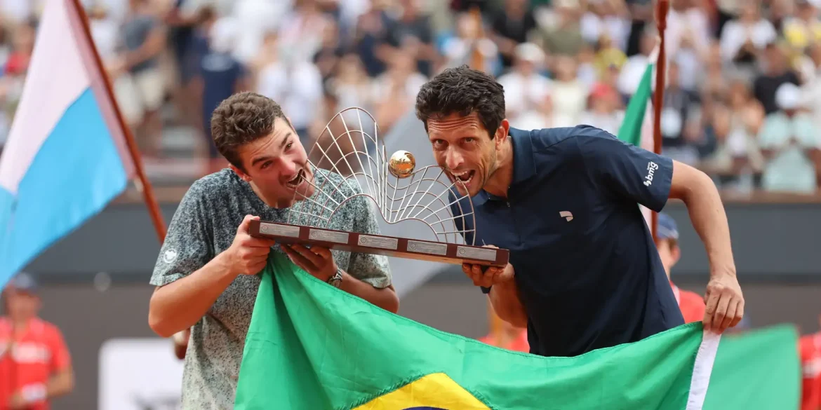 joao-fonseca-e-marcelo-melo-garantem-titulo-de-duplas-do-rio-open